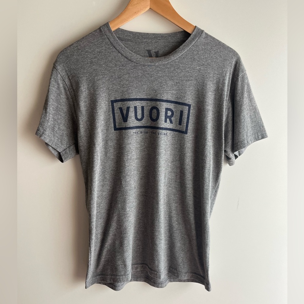 Vuori Mens Short Sleeve Tee Shirt Rise and Shine Gray S